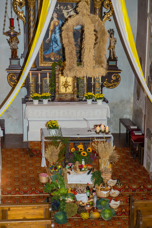 Image: _JA 24126 Erntedank in Hohenried, Kirche.jpg